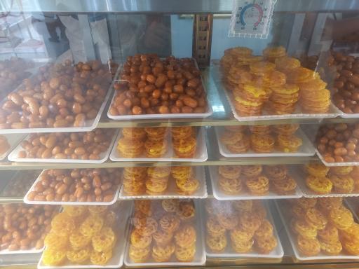 عکس شیرینی و بستنی هستی مرزانی