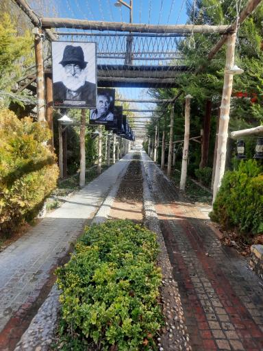 عکس باغ رستوران شاندیز منوچهری