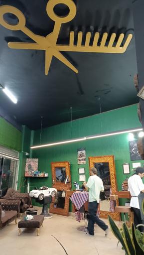 عکس آرایشگاه پیرامو