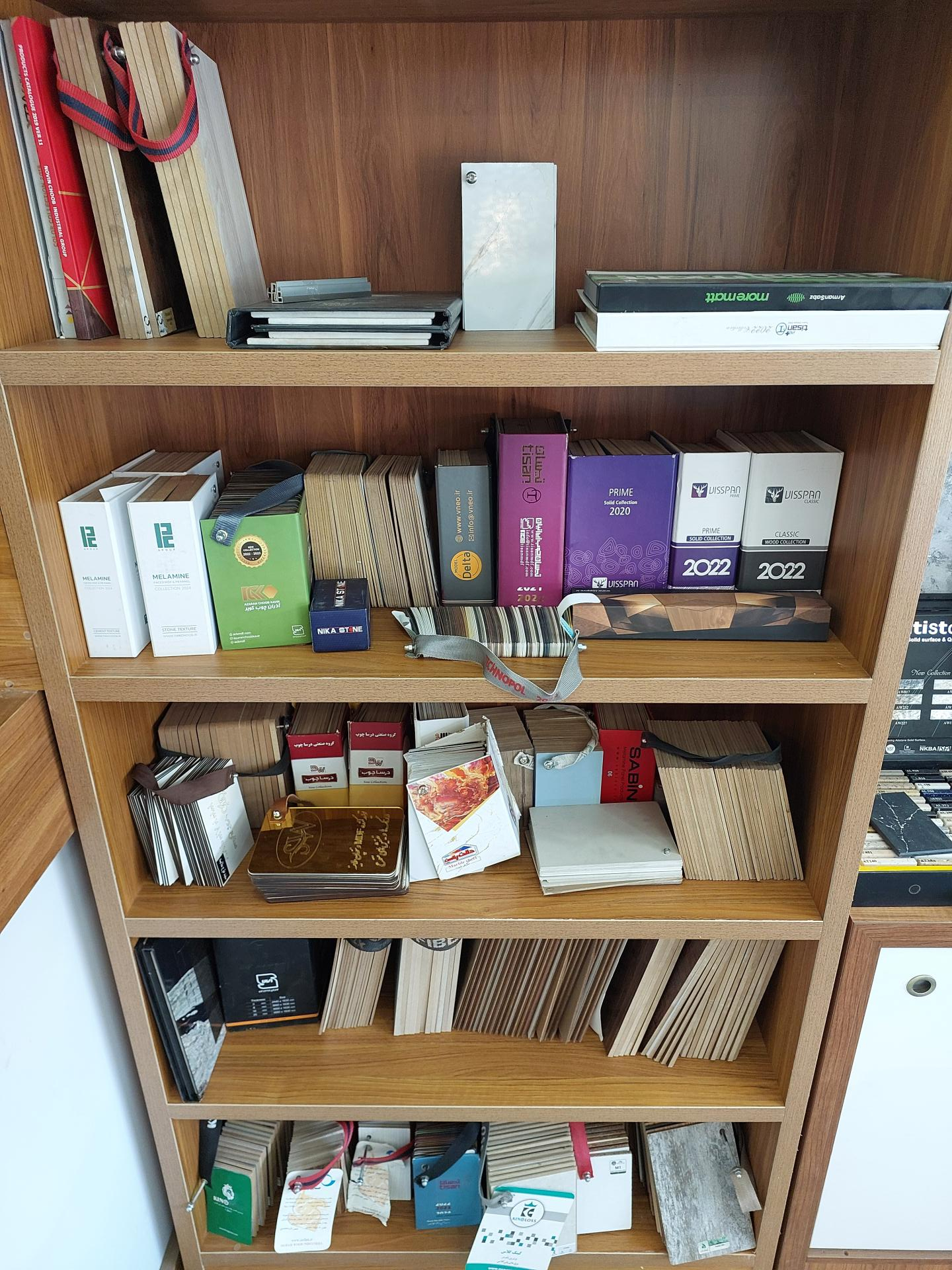 عکس فروشگاه آرمانی 