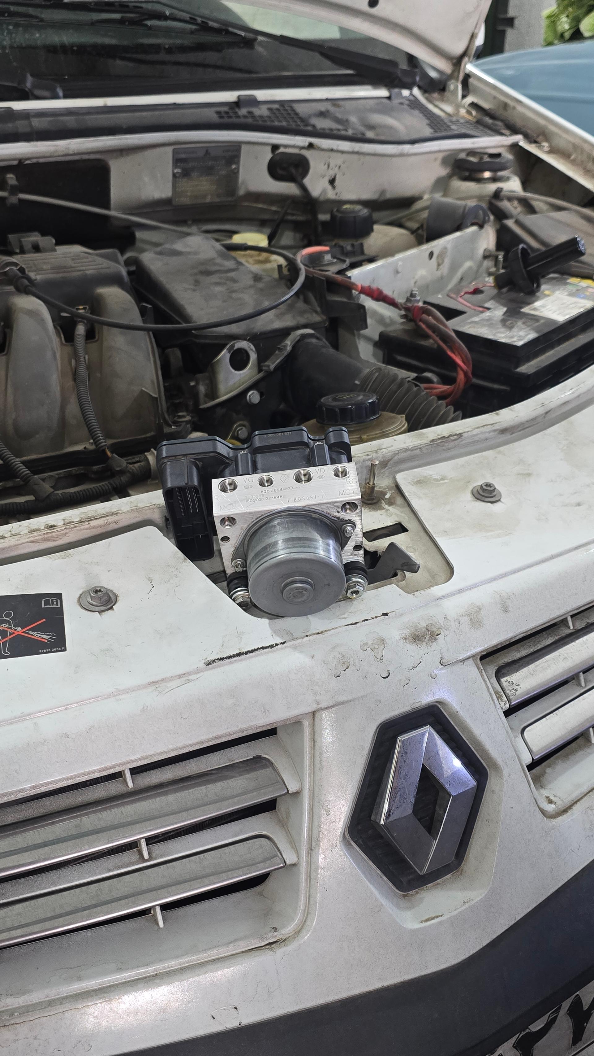 عکس تعمیرگاه بوستر ترمز ABS داریوش