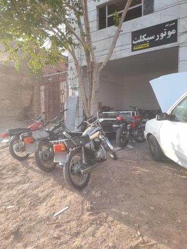 عکس تعمیرگاه موتور سیکلت