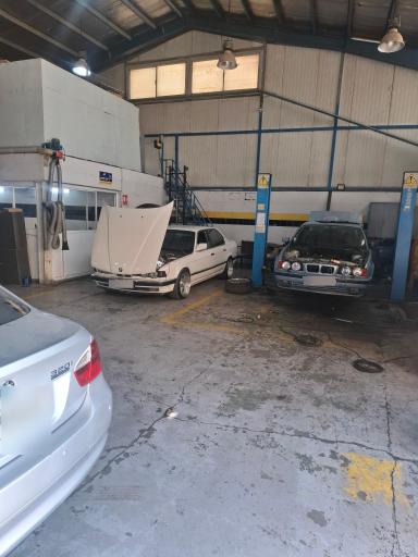 عکس تعمیرگاه تخصصی bmw