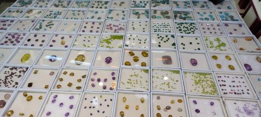 عکس گالری طلا سنگهای قیمتی پیسوده