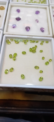 گالری طلا سنگهای قیمتی پیسوده