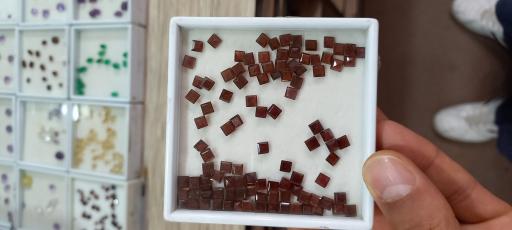 گالری طلا سنگهای قیمتی پیسوده