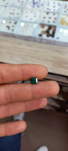 گالری طلا سنگهای قیمتی پیسوده