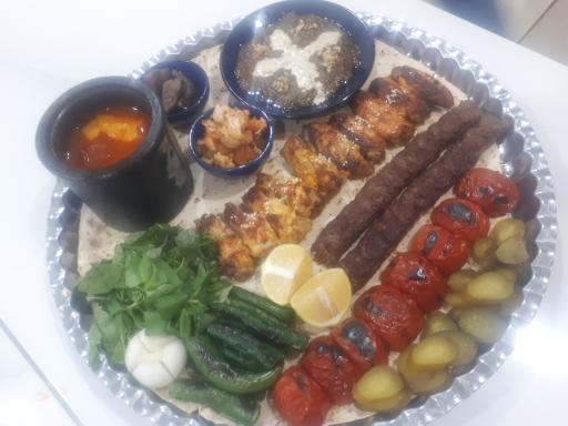 عکس سفره خانه سنتی لمکده