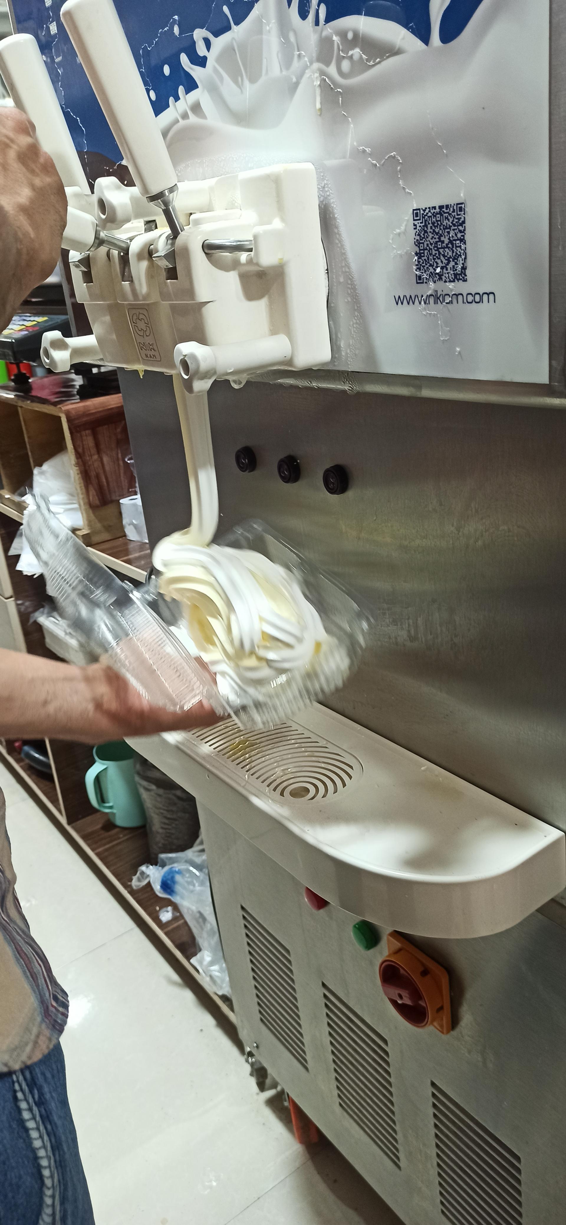 عکس کافه تریا سناتور