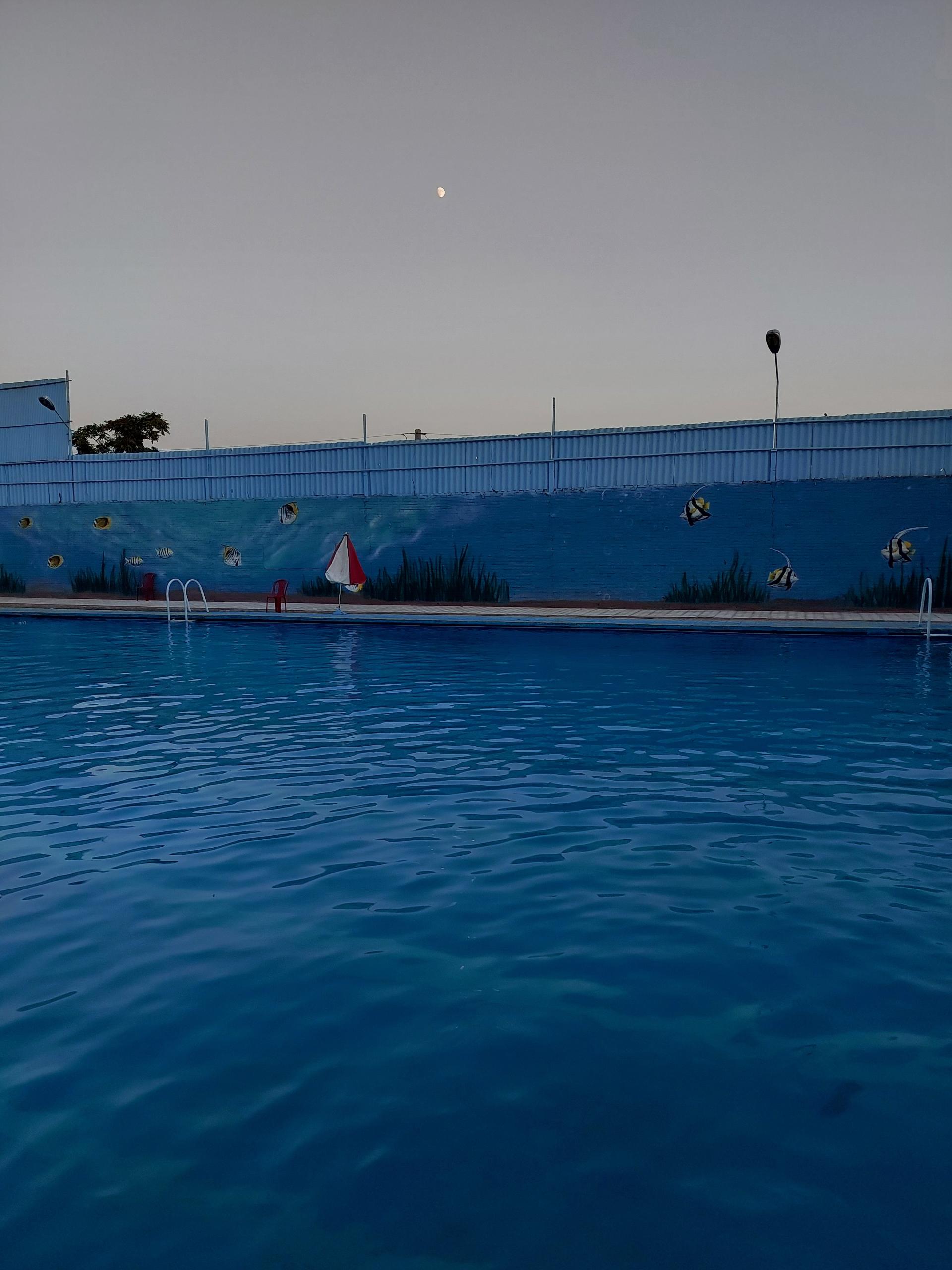 عکس استخر روباز شهرک قصر فیروزه