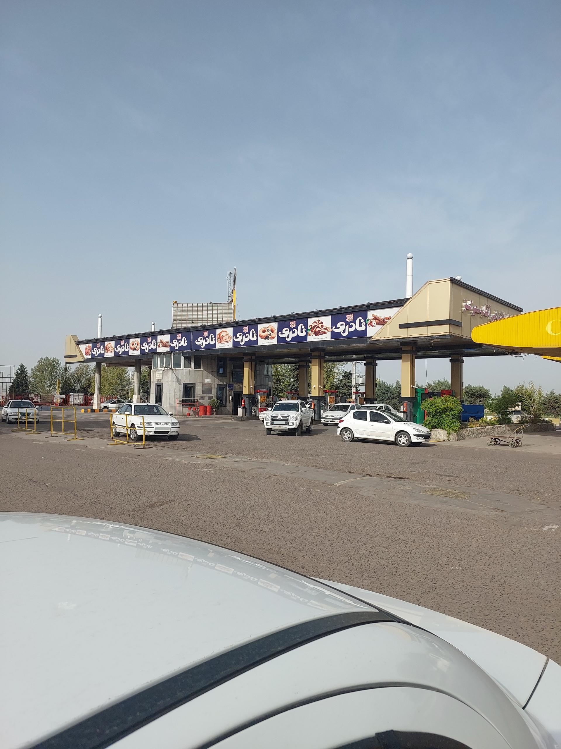 عکس جایگاه سوخت بنزین