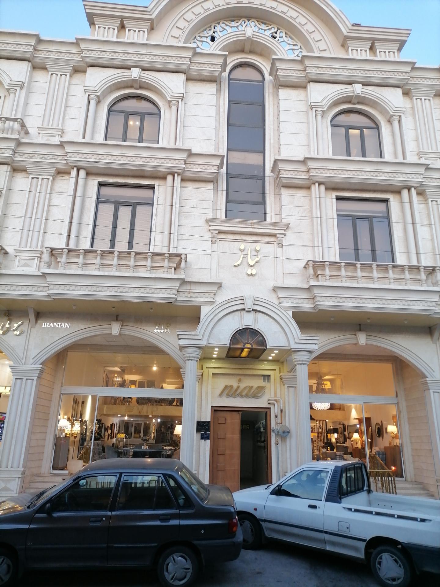 عکس ساختمان تجاری نیاز