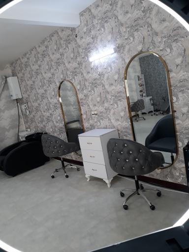 عکس سالن زیبایی آنجل