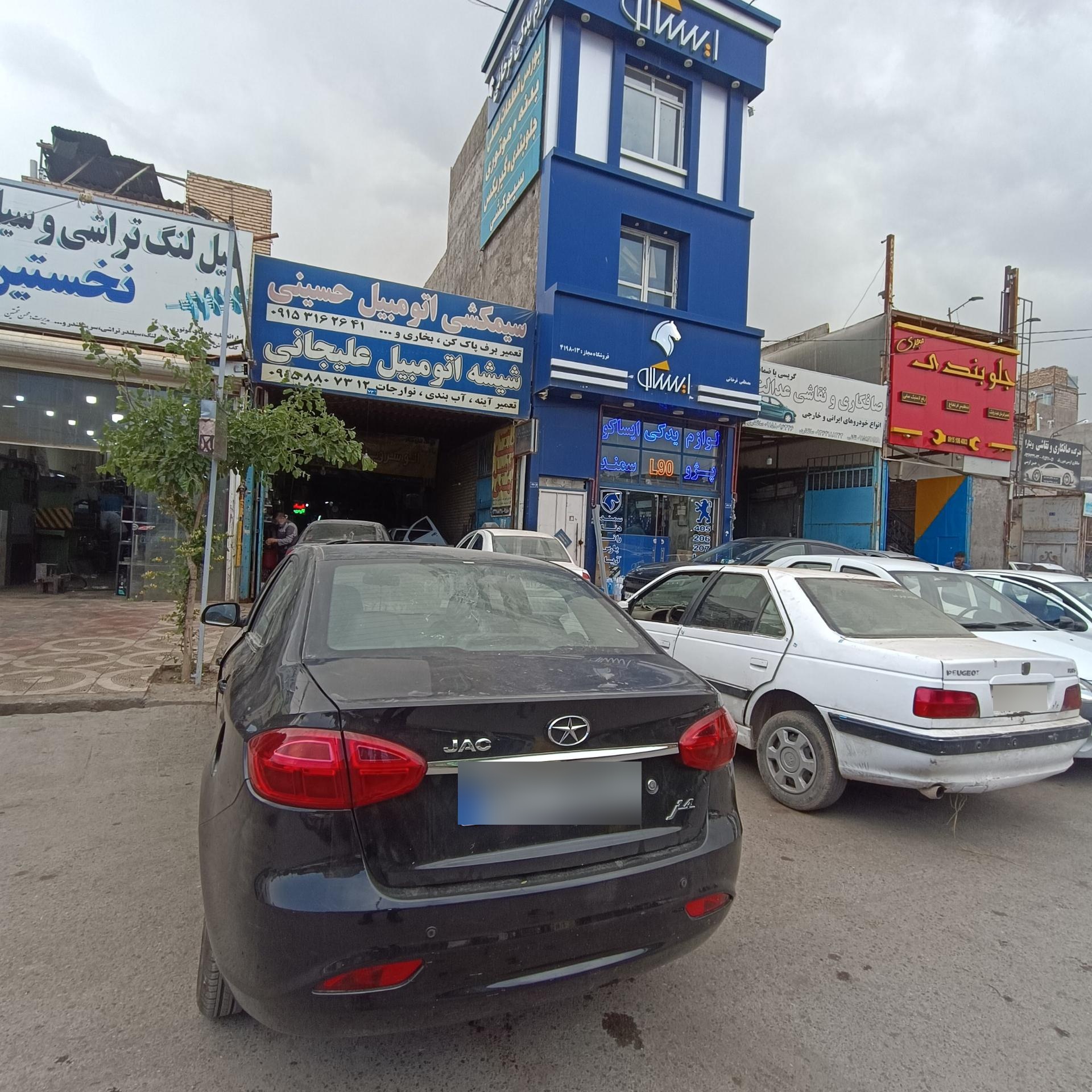 عکس شیشه اتومبیل علیجانی