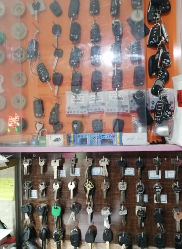 عکس خدمات قفل و شیشه بالابر اتومبیل، کلیدسازی