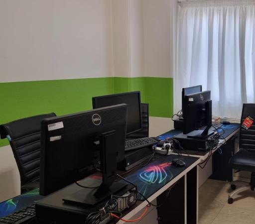 عکس آموزشگاه کامپیوتر فنی و حرفه ای گیلارو
