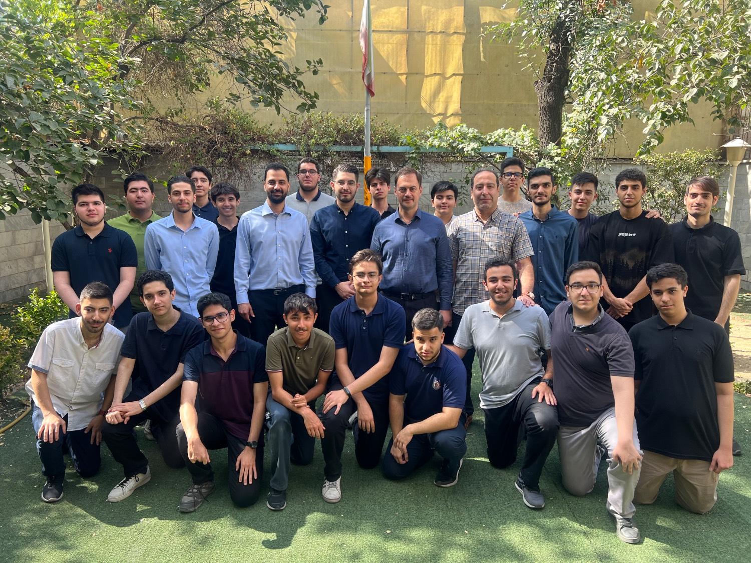 عکس دبیرستان پسرانه صالح