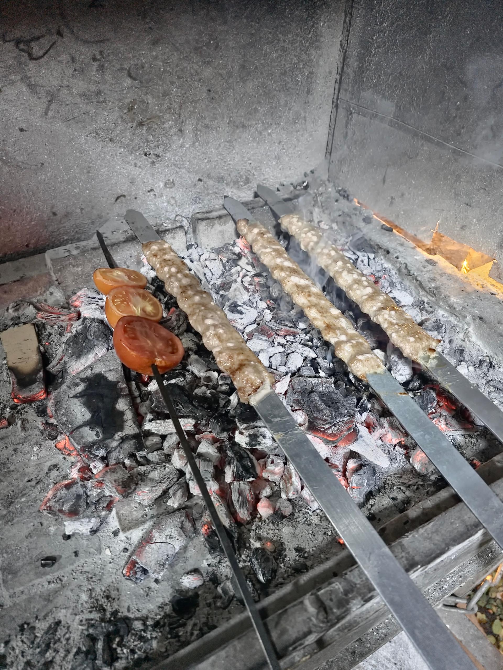 عکس کبابی خان بابا