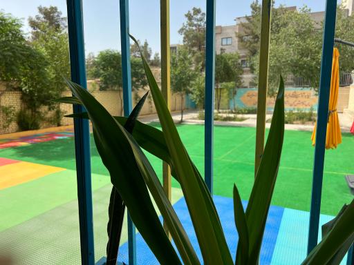 عکس دبیرستان دخترانه خورشید متوسطه اول