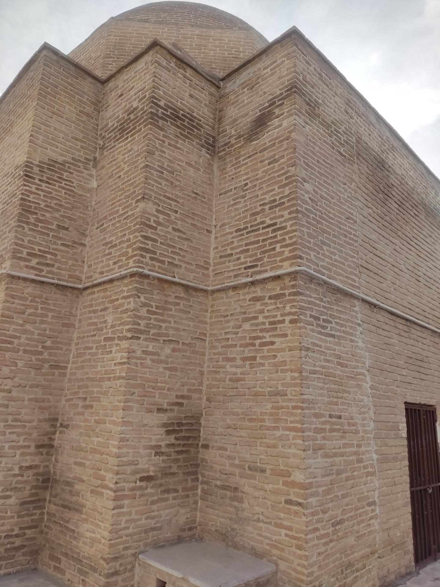 عکس آرامگاه پیر احمد زهرنوش