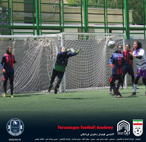 عکس آموزش فوتبال دختران فرزانگان اصفهان