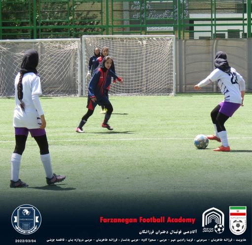 عکس آموزش فوتبال دختران فرزانگان اصفهان