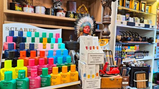 عکس عرضه محصولات دخانی فیلتر قرمز