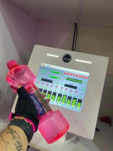 عکس باشگاه بدنسازی بانوان آسنا