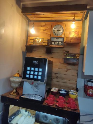 عکس کافه صبحانه فرندز