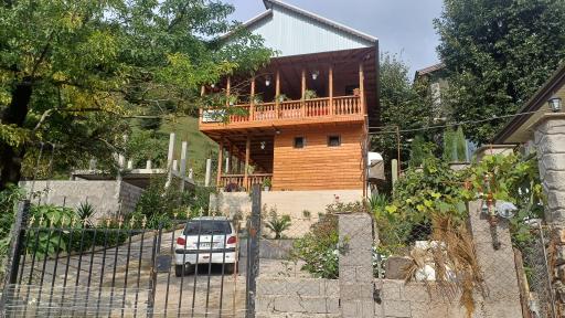 عکس کلبه چوبی کوهستان