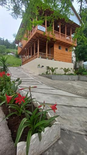 عکس کلبه چوبی کوهستان