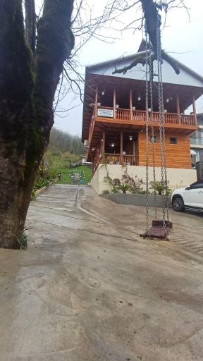 عکس کلبه چوبی کوهستان