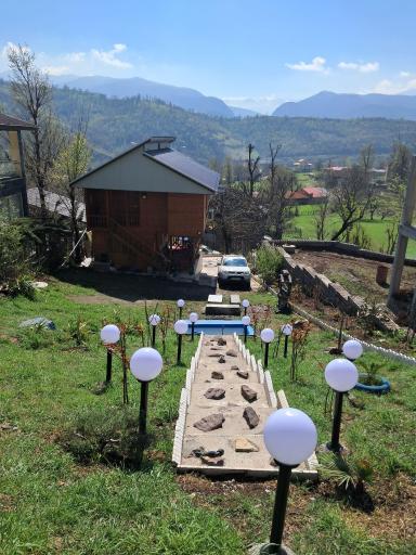 عکس کلبه چوبی کوهستان