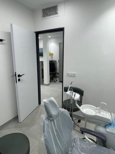 عکس دندانپزشکی و مرکز ایمپلنت سرو