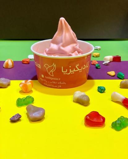 عکس کافه بستنی لادیگیزیا