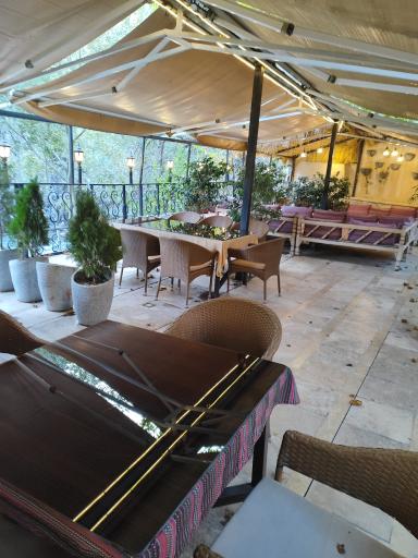 عکس باغ رستوران نوروزی وینه