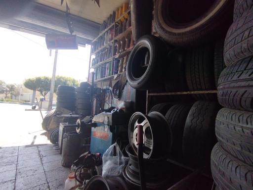 عکس اتوسرویس و لاستیک فروشی خرم