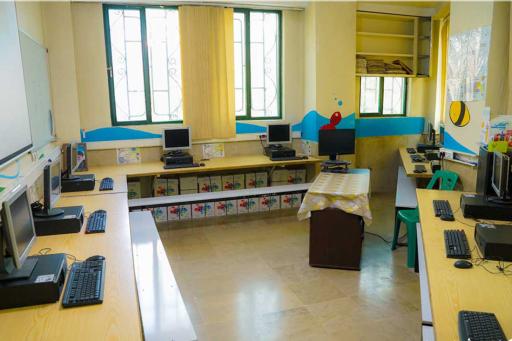 عکس دبستان و دبیرستان دوره اول المهدی (عج)