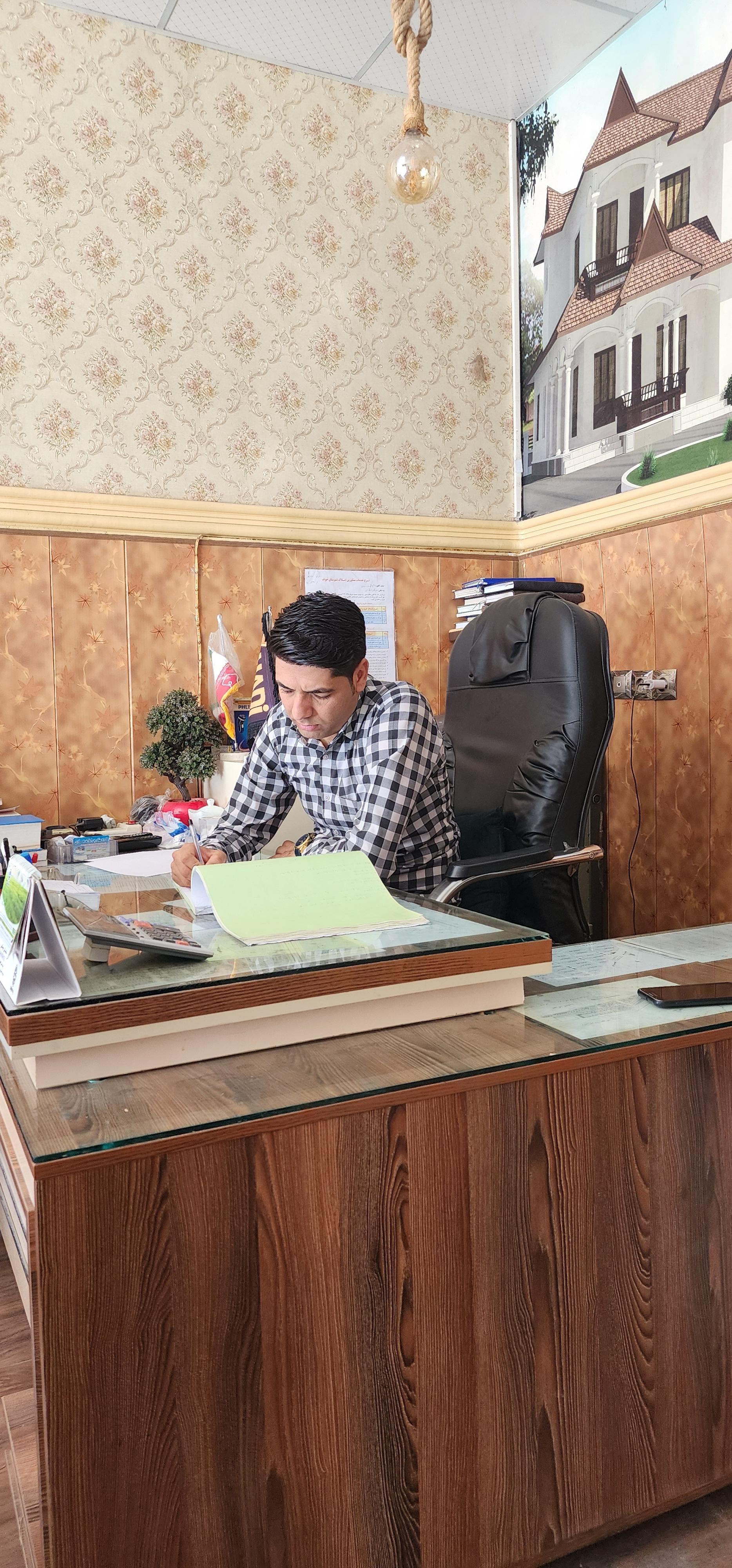 عکس مشاور املاک هادی 