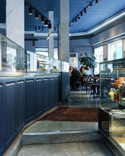 عکس آدلی کافه بازار