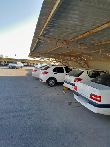 عکس پارکینگ راه آهن اصفهان