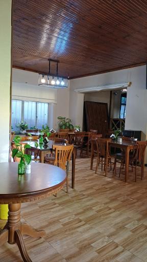 عکس کافه‌رستوران اجاق‌باشی