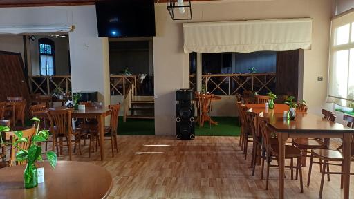 عکس کافه‌ رستوران اجاق‌ باشی