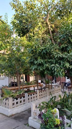 عکس کافه‌رستوران اجاق‌باشی