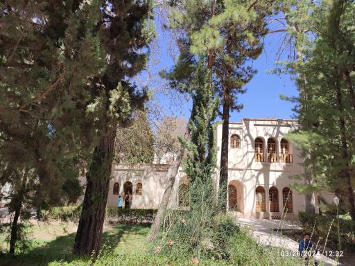 عکس رستوران باغ شازده