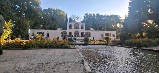 عکس رستوران باغ شازده