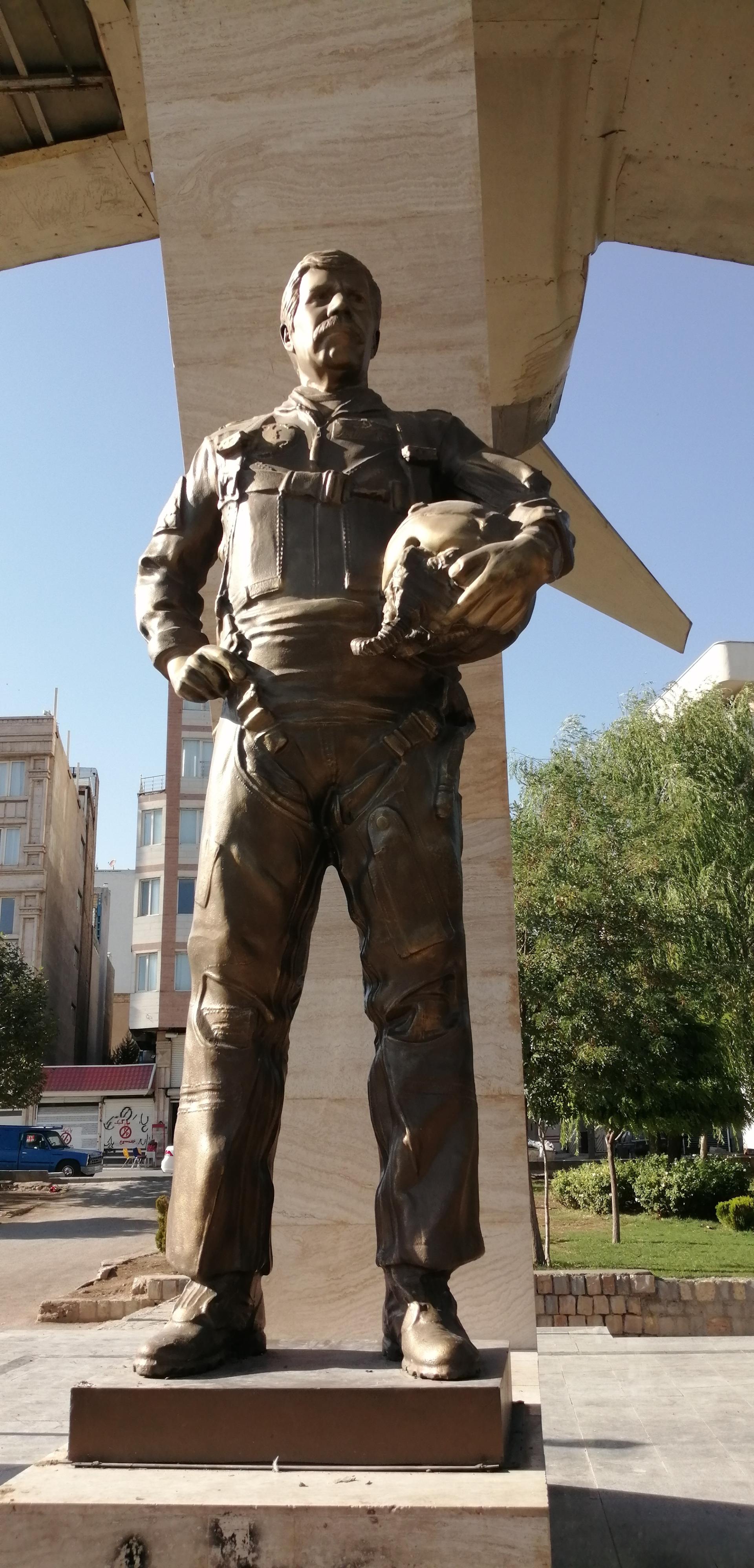 عکس یادمان شهدای گمنام بوستان سعدی شهرک وائین