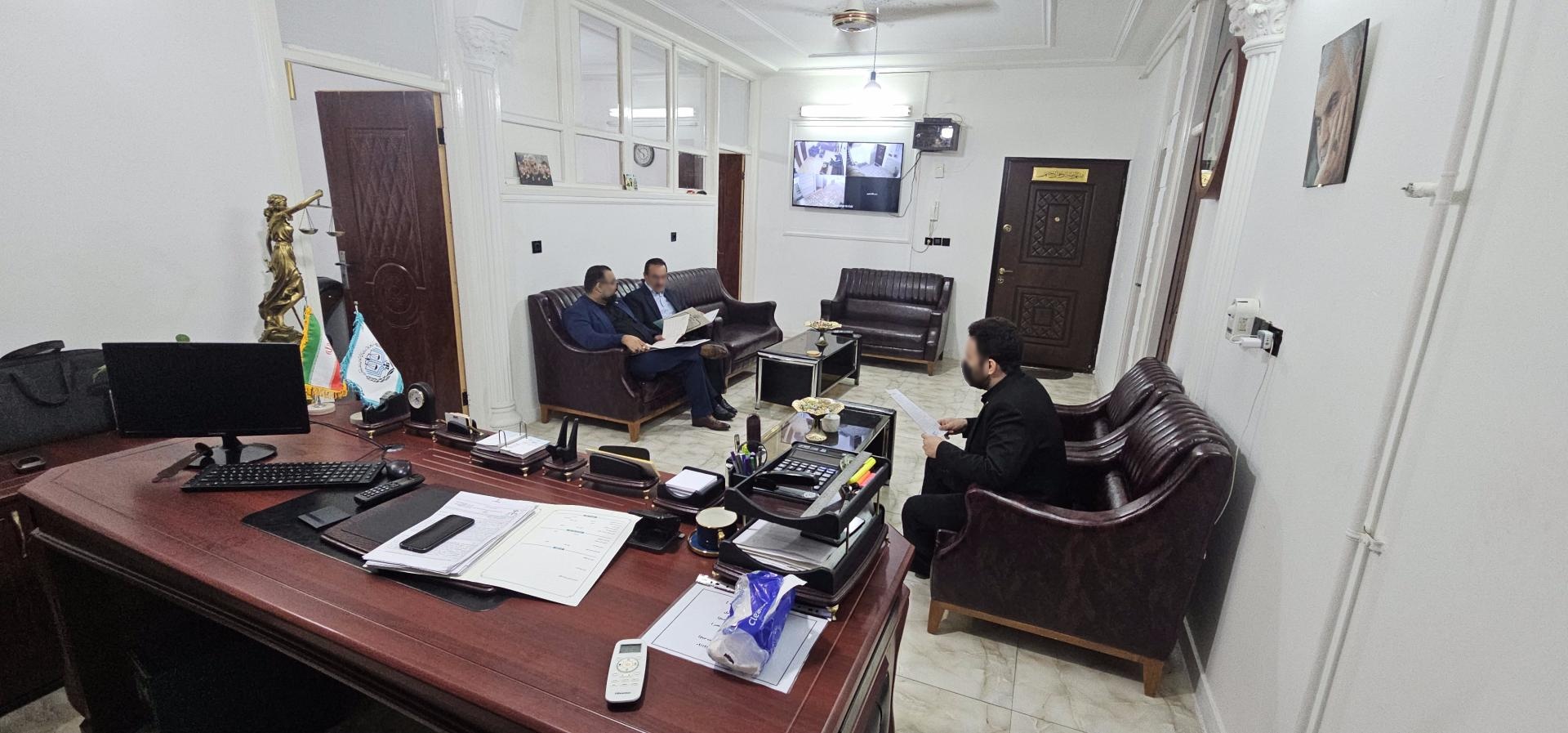 عکس دفتر وکالت حسین حاجی