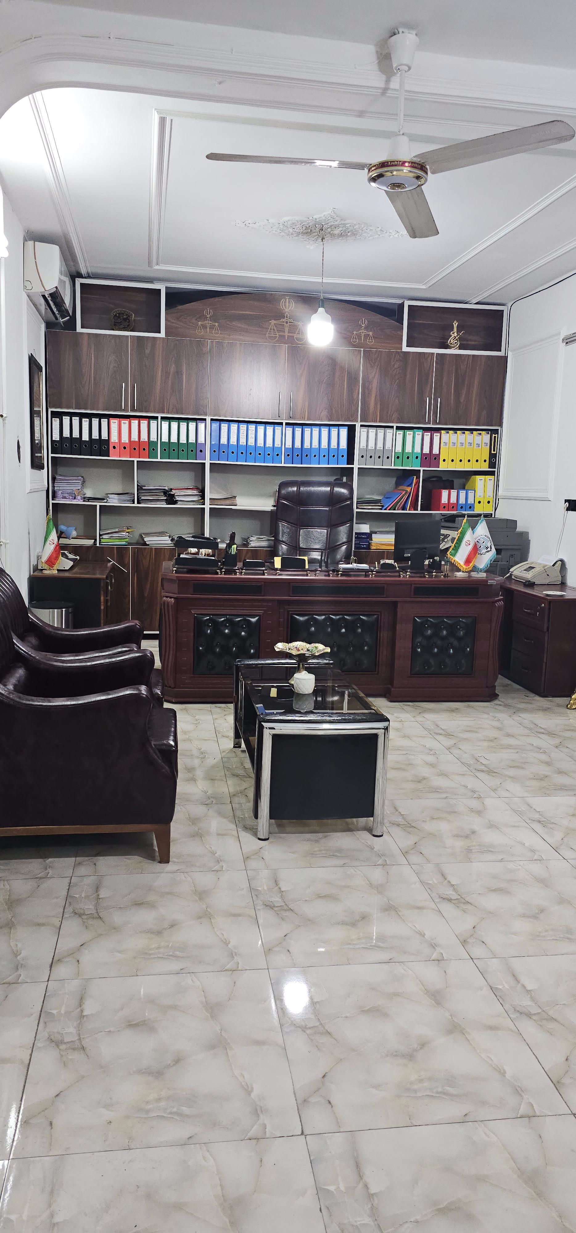 عکس دفتر وکالت حسین حاجی