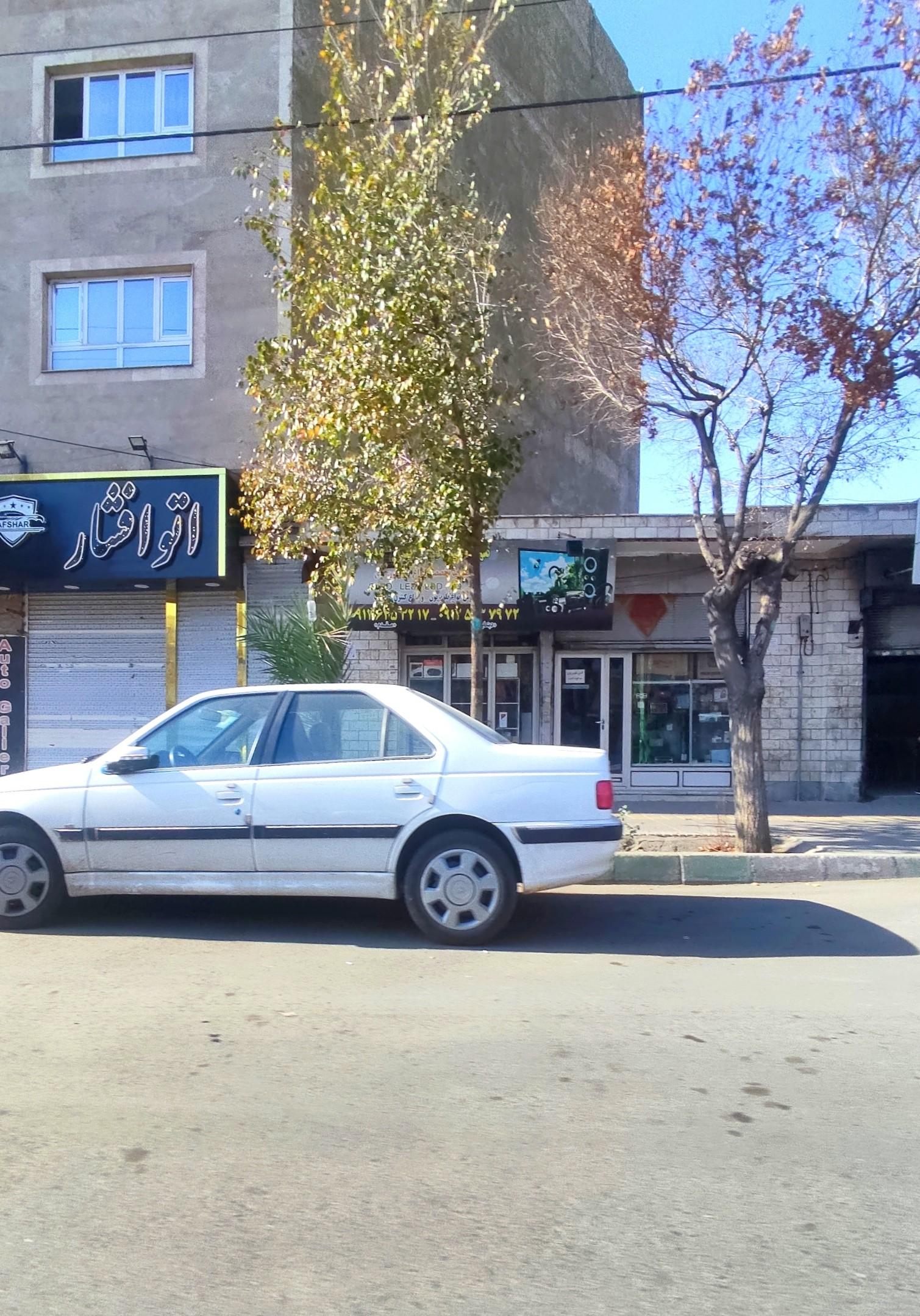 عکس تعمیرات تلویزیون دایی ولی